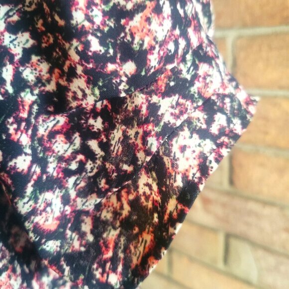 Daniel Rainn Short Pleated Sleeved Black/Red/Pink Floral Blouse - Size M - Picture 4 of 9